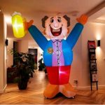 Indoor Abraham Juichend