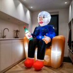 Indoor Sarah op stoel