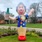 Sarah opblaaspop Juichend