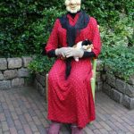 Sarah op stoel hond/kat