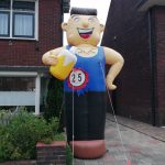 Ooievaar op nest met ei