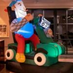 Indoor Abraham op scootmobiel