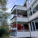 Ooievaar op nest met ei t.b.v. Balkon