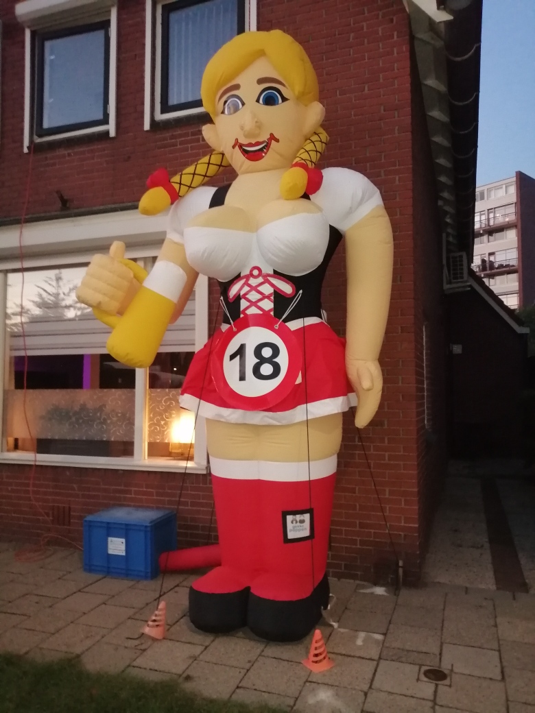 Sarah opblaaspop Tirol - Afbeelding 3