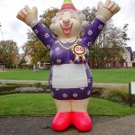 Halve Sarah opblaaspop Feestend