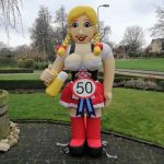 Halve Sarah opblaaspop Feestend