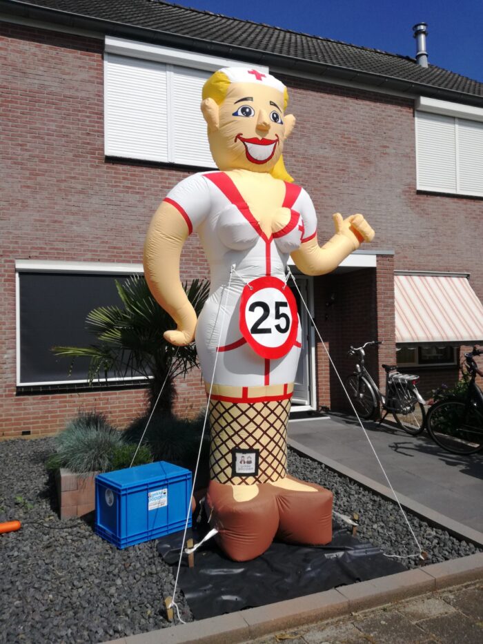 Sarah opblaaspop Zuster - Afbeelding 3