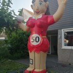 Ooievaar op nest met ei