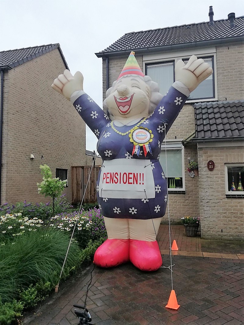 Opblaaspop pensioen Hoera dame