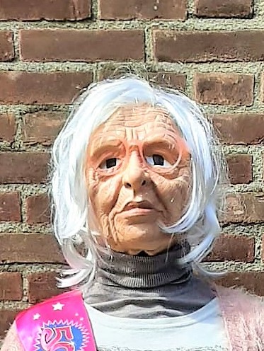 Sarah op stoel 3 - Afbeelding 2